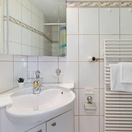 Appartamento Promenade - Utoring-5 By Interhome